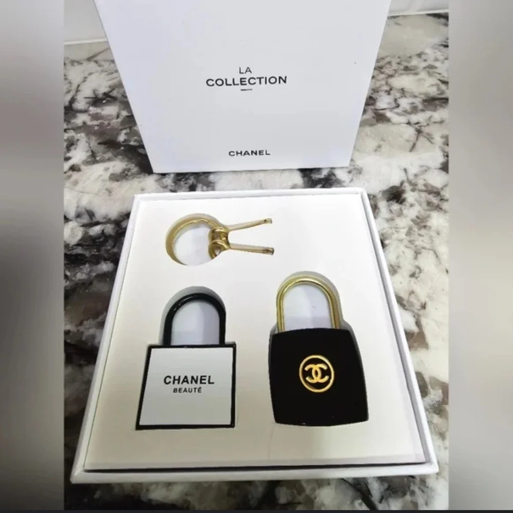 CHANEL NIB Lock and Key Box Set ria-rockinasia.com